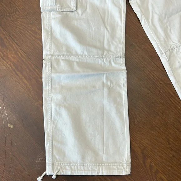 Old Navy Cream Cargo Pants - Picture 5 of 9